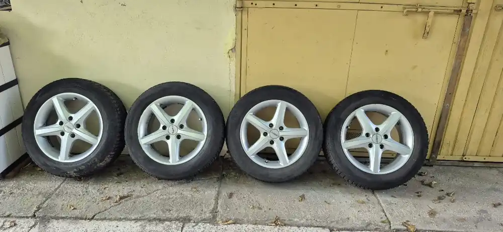 Oferta Felgi aluminiowe Dezent 16' 5x114,3 + opony zimowe Nokian 205/60R16