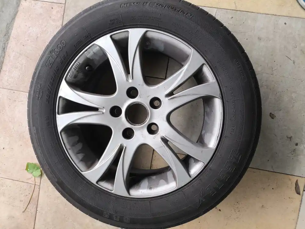 Hit cenowy Alu koła Toyota 16 opony 205 60 letnie