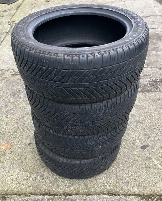 Bezpieczna płatność Komplet opon wielosezonowych Goodyear 255/45 r18