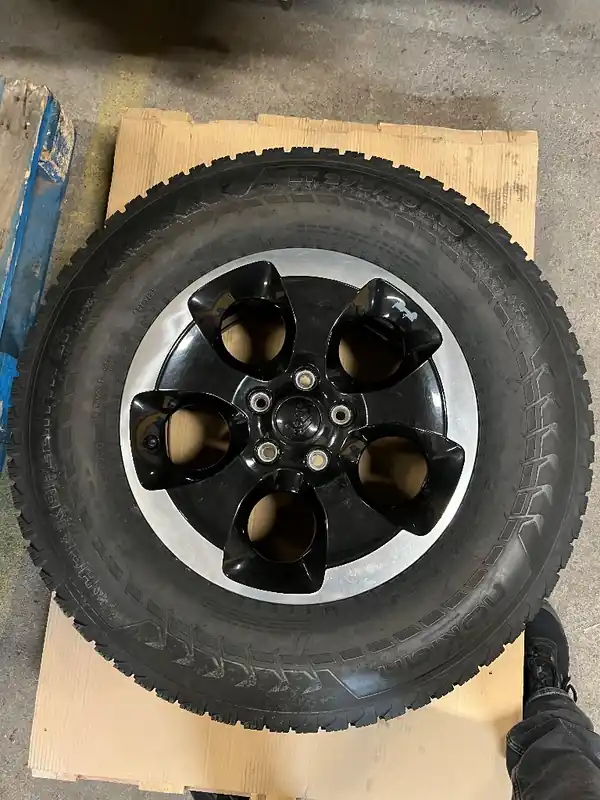 Oryginalne koła zimowe Jeep Wrangler 275/70 R18 Okazja