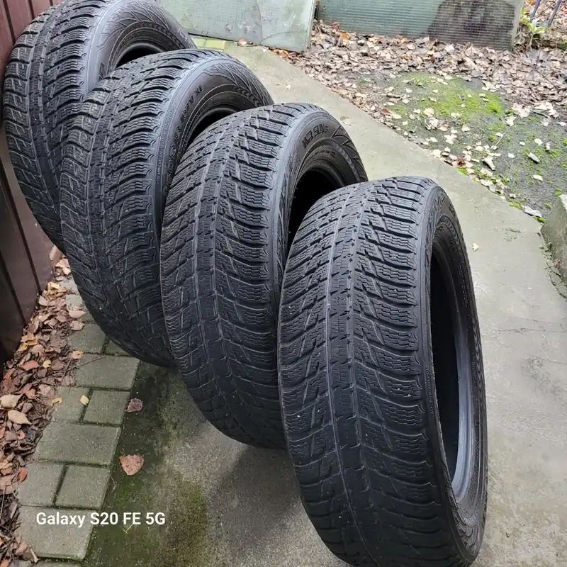 Opony zimowe Kia Sorrento Nokian SUV WR3 rozm. 235 60 18 Nowość