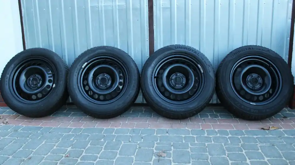 Dostępne od ręki K. ZIMA 16" 5X105 ASTRA J 4 CRUZ MOKKA B. ŁADNE !!